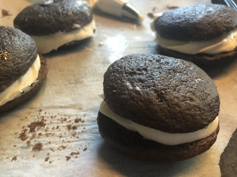 WHOOPIE PIES WITH BUTTERCREAM FILLING